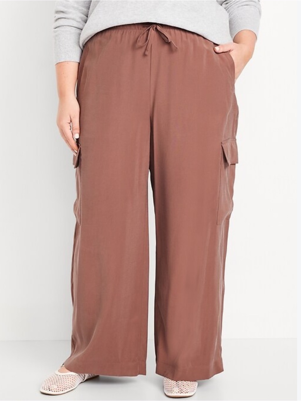 OLD NAVY High-Waisted Drapey Cargo Super Wide-Leg Pants | MEDIUM PETITE